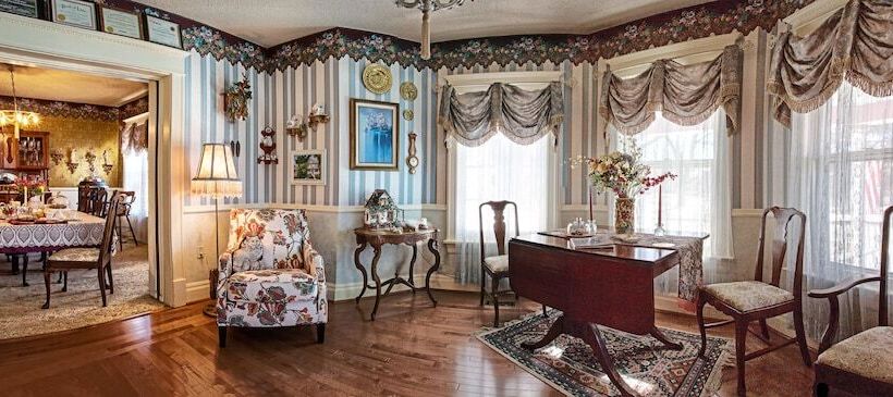 Holden House 1902 Bed & Breakfast Inn