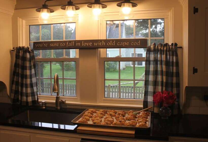 فندق Allen Harbor Rentals