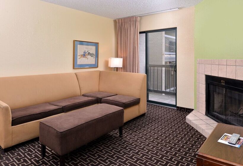 בית מלון כפרי Americas Best Value Inn & Suites Extended Stay Tulsa