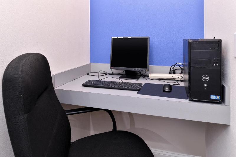 Отель Americas Best Value Inn & Suites Extended Stay Tulsa