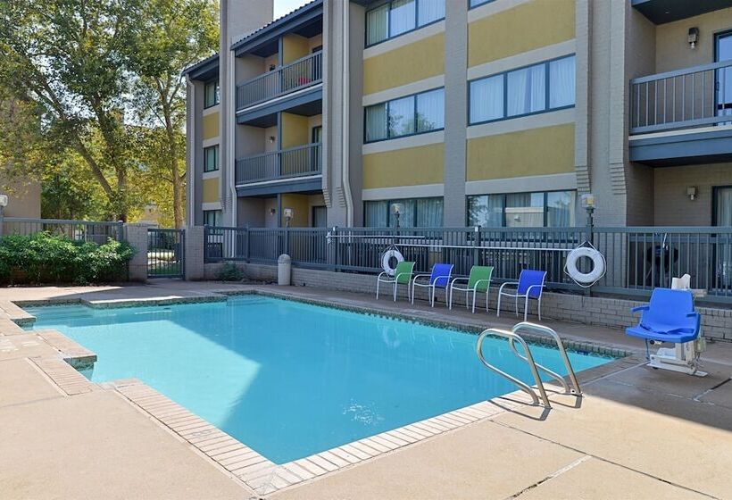 Отель Americas Best Value Inn & Suites Extended Stay Tulsa