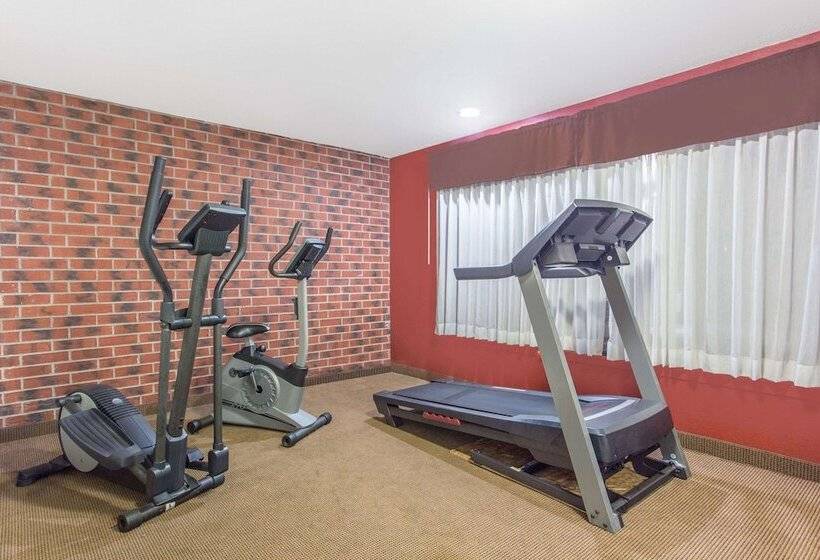 ホテル Baymont By Wyndham Dubuque