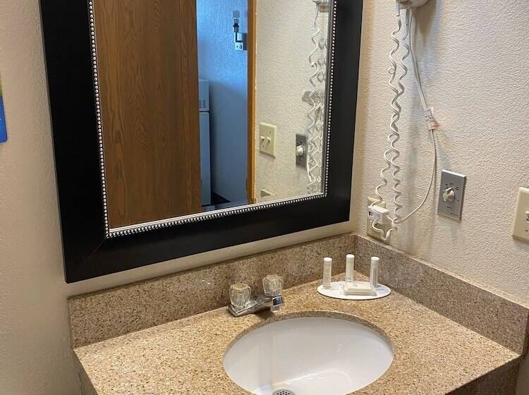 ホテル Baymont By Wyndham Dubuque