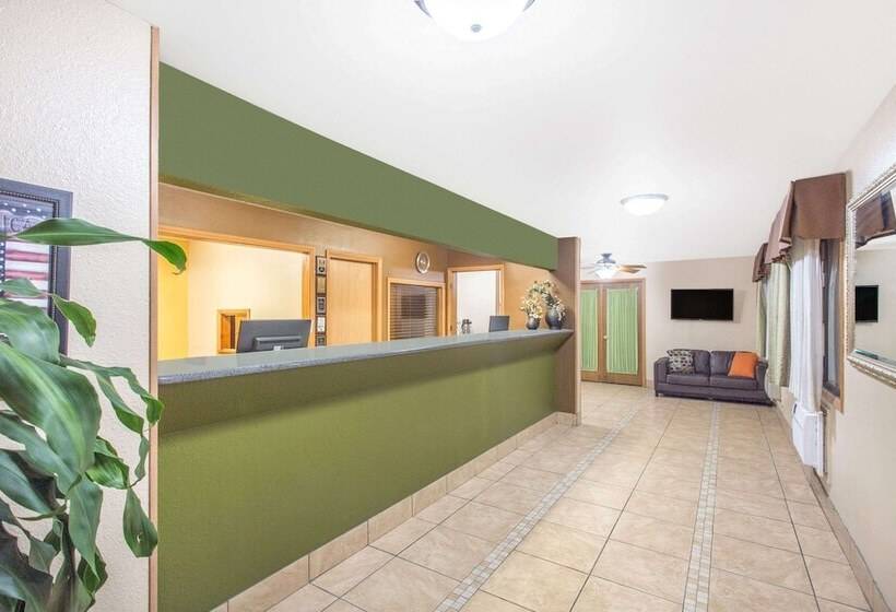 ホテル Baymont By Wyndham Dubuque