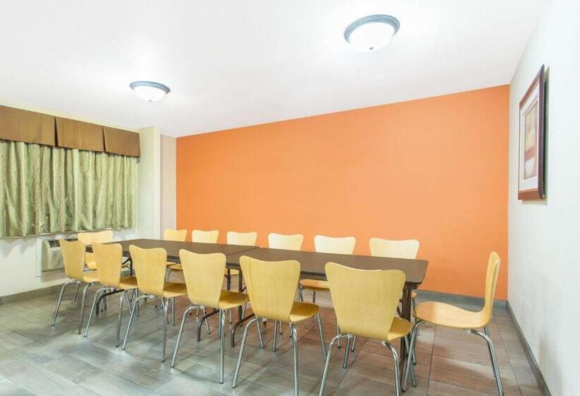 ホテル Baymont By Wyndham Dubuque