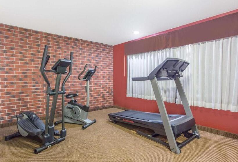 ホテル Baymont By Wyndham Dubuque