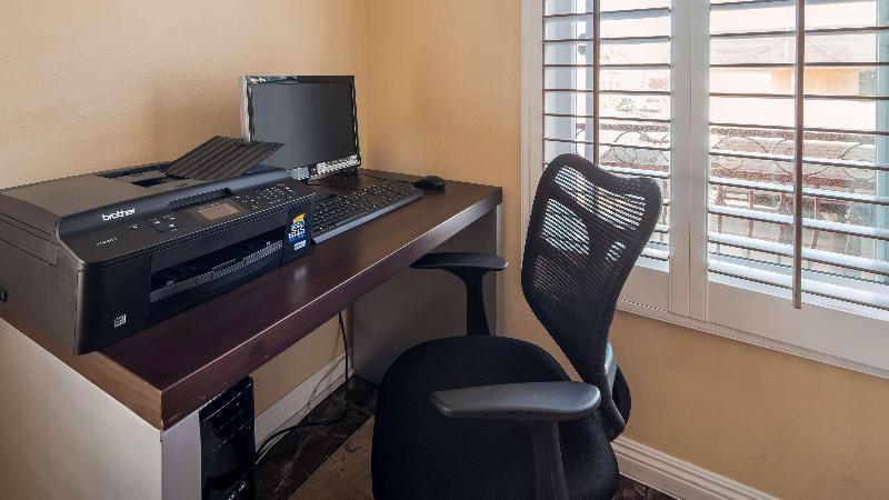 هتل Best Western Harbour Inn & Suites Huntington   Sunset Beach