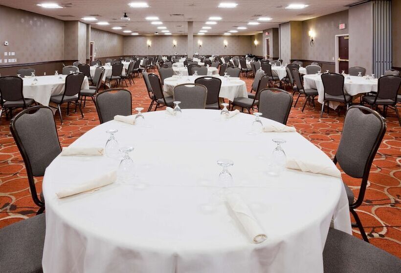 Отель Best Western Plus St. Paul North/shoreview