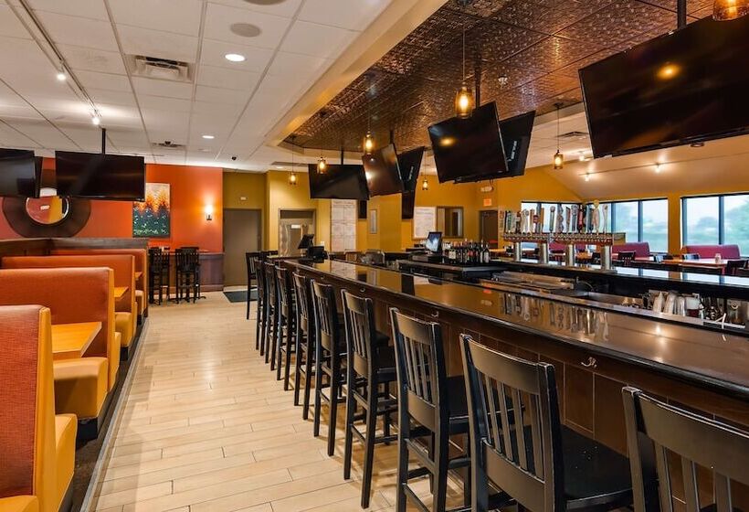 Отель Best Western Plus St. Paul North/shoreview