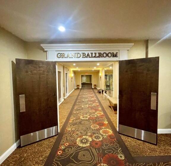 Отель Brandywine Plaza