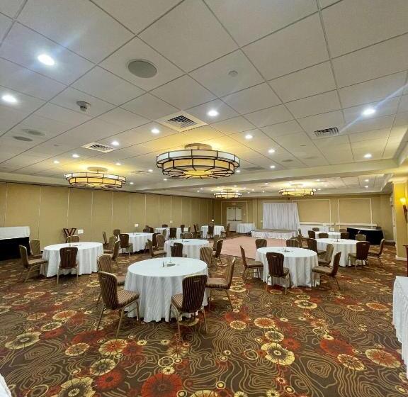 Отель Brandywine Plaza