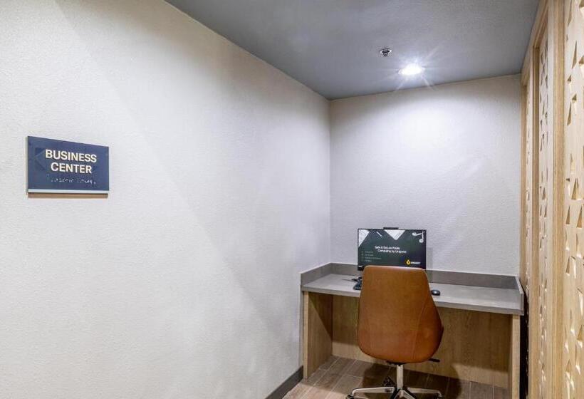 ホテル Candlewood Suites Wichita Northwest, An Ihg