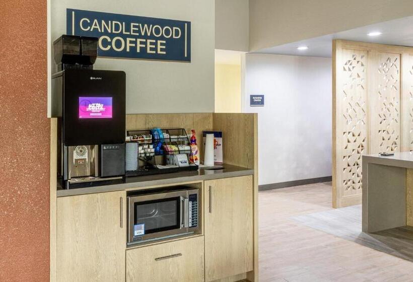 ホテル Candlewood Suites Wichita Northwest, An Ihg