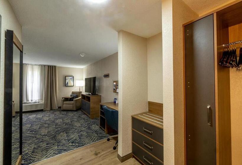ホテル Candlewood Suites Wichita Northwest, An Ihg