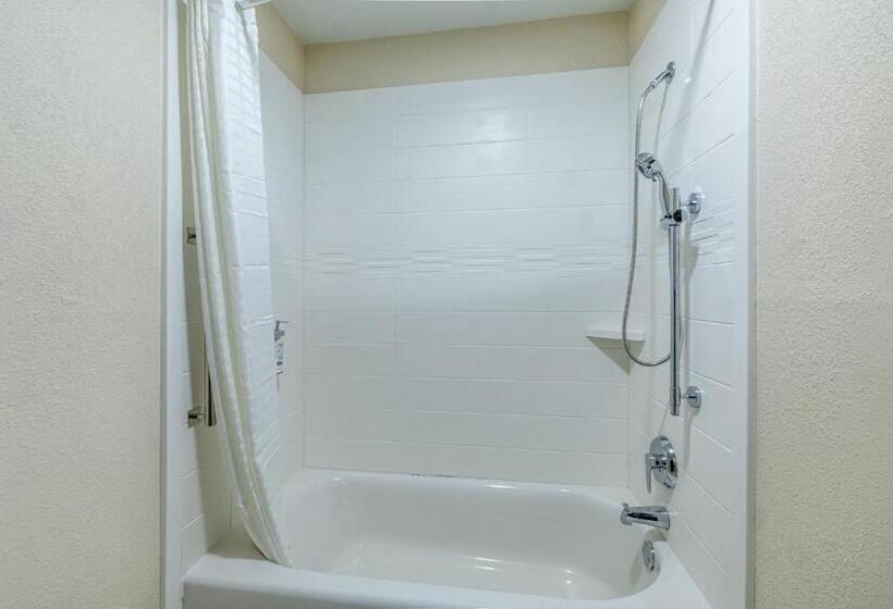 ホテル Candlewood Suites Wichita Northwest, An Ihg