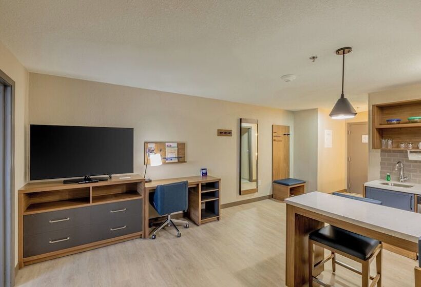 ホテル Candlewood Suites Wichita Northwest, An Ihg