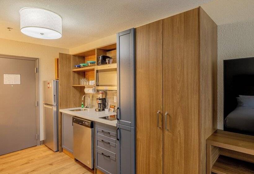 ホテル Candlewood Suites Wichita Northwest, An Ihg