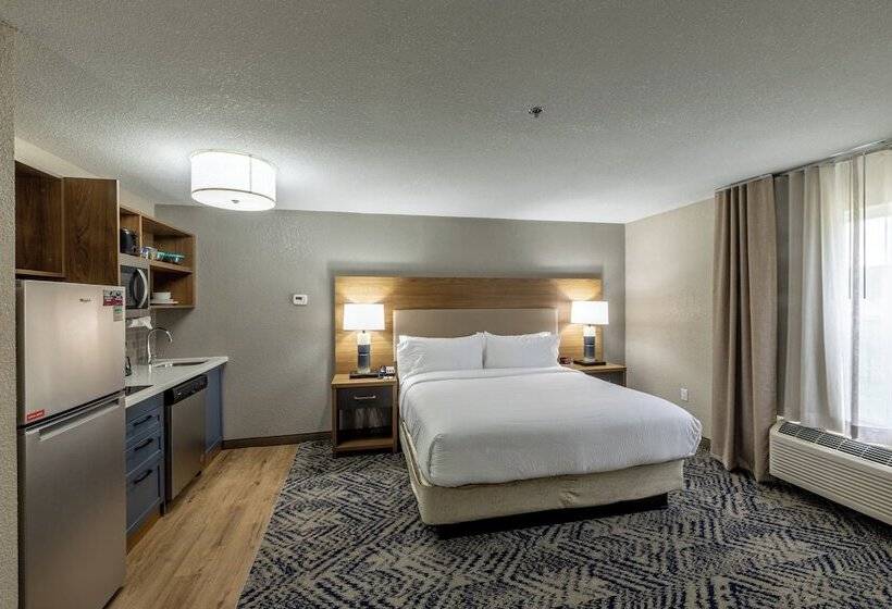 ホテル Candlewood Suites Wichita Northwest, An Ihg