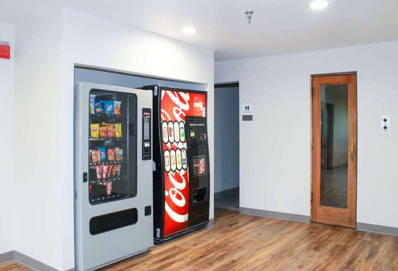 هتل Clarion Pointe Bettendorf  Quad Cities