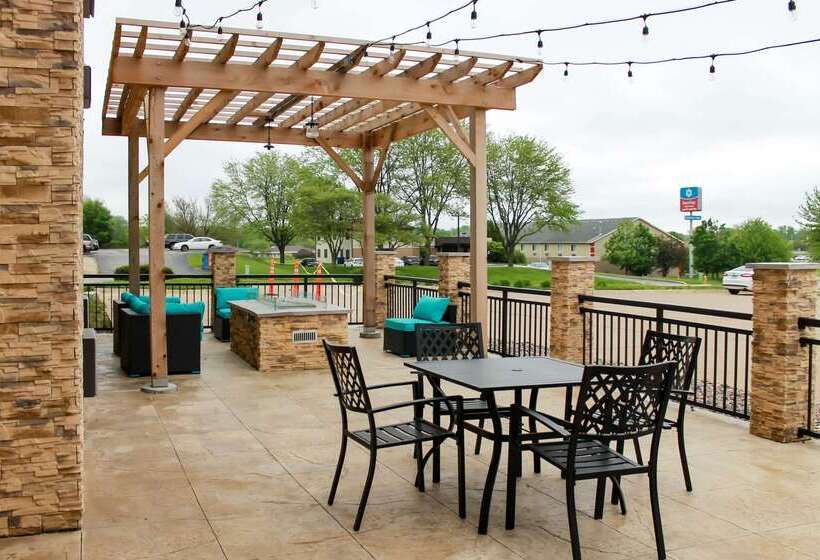 هتل Clarion Pointe Bettendorf  Quad Cities