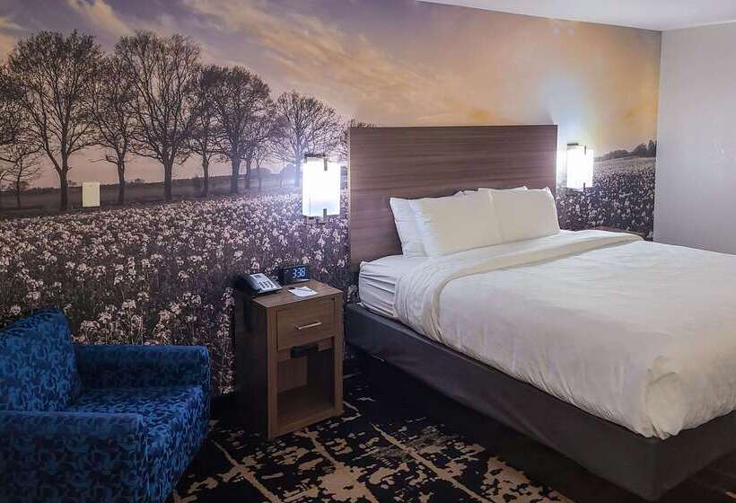 هتل Clarion Pointe Bettendorf  Quad Cities