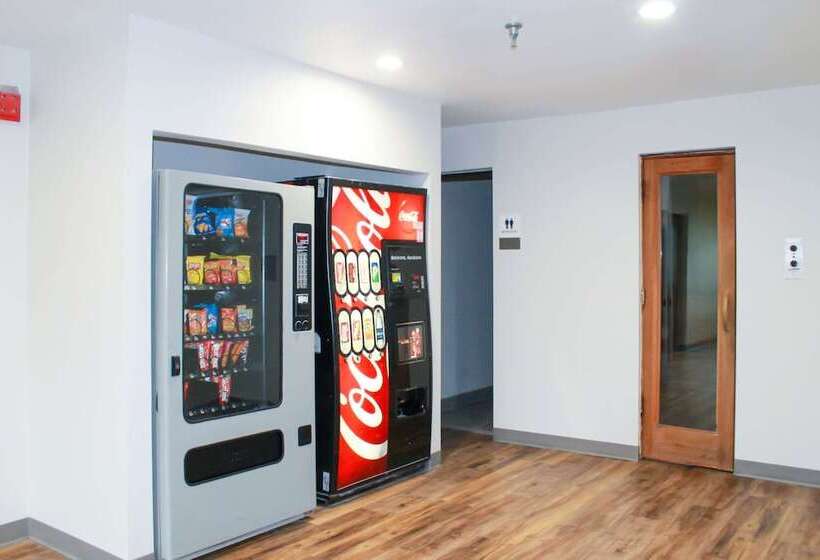 هتل Clarion Pointe Bettendorf  Quad Cities