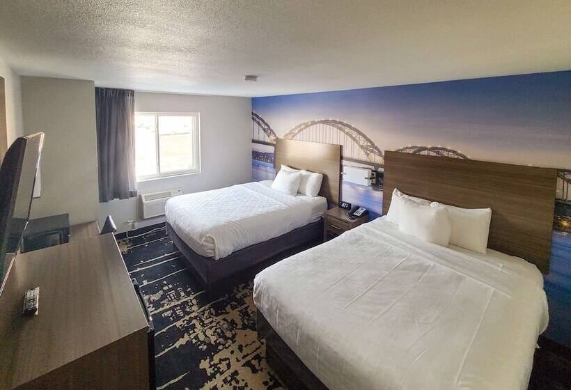 هتل Clarion Pointe Bettendorf  Quad Cities