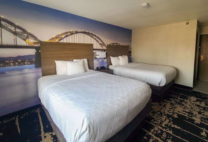 هتل Clarion Pointe Bettendorf  Quad Cities