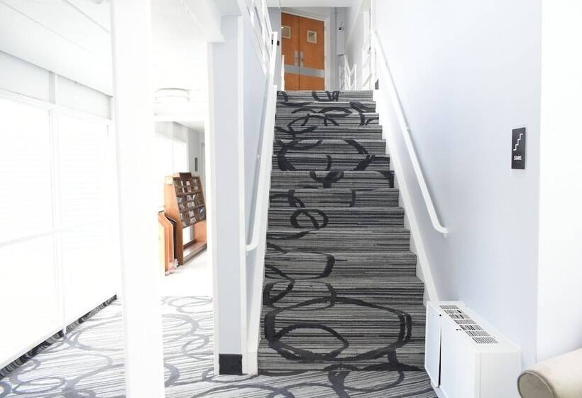 Отель Comfort Inn Hyannis  Cape Cod