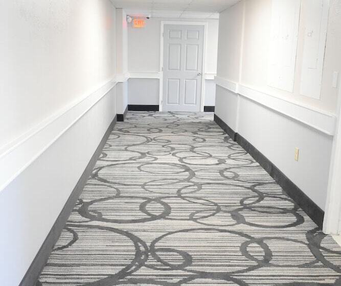 Отель Comfort Inn Hyannis  Cape Cod