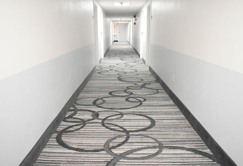 Отель Comfort Inn Hyannis  Cape Cod