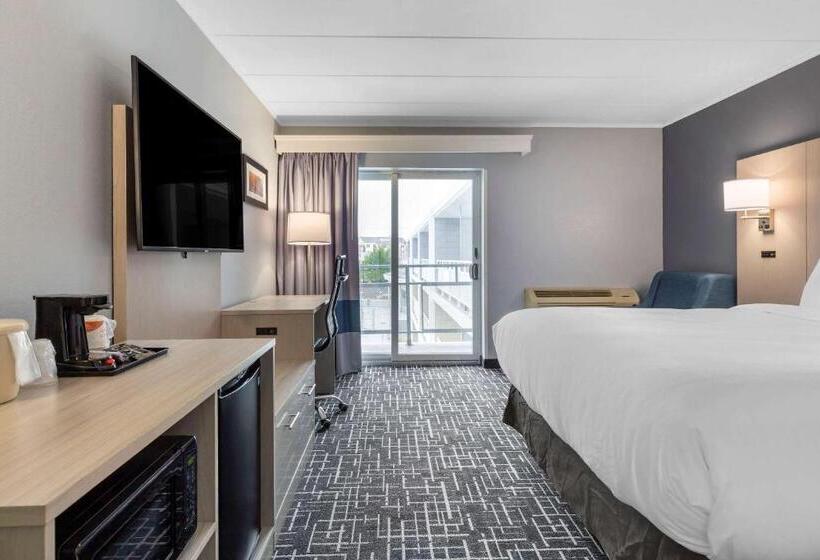 Отель Comfort Inn Hyannis  Cape Cod