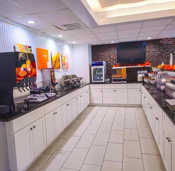 בית מלון כפרי Comfort Inn Hyannis  Cape Cod