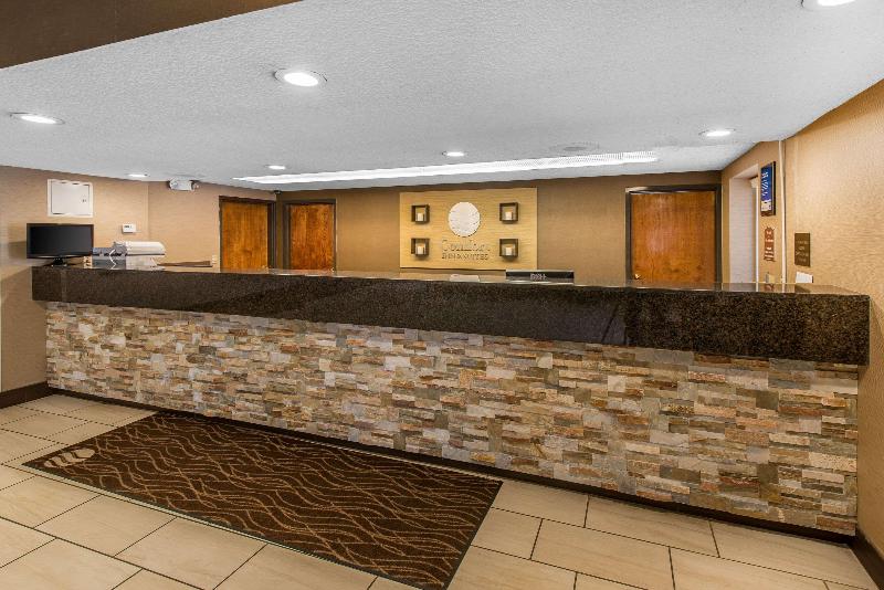 Отель Comfort Inn & Suites Denver Northfield