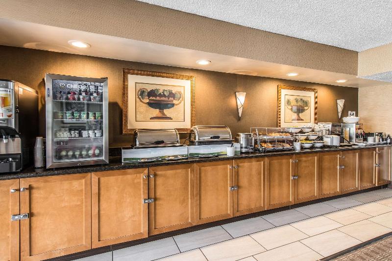 Отель Comfort Inn & Suites Denver Northfield
