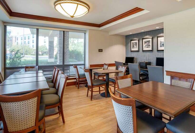 هتل Comfort Inn & Suites Newark  Wilmington