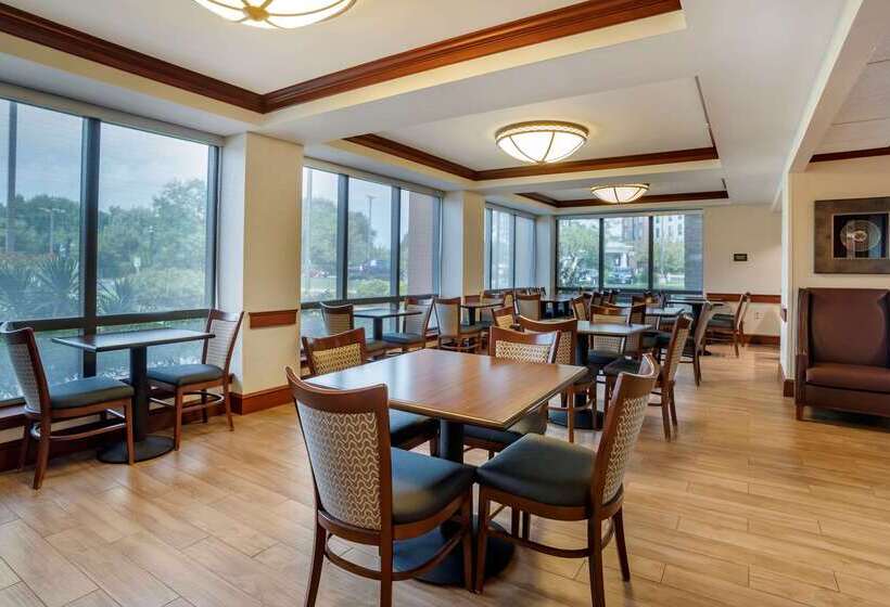 فندق Comfort Inn & Suites Newark  Wilmington