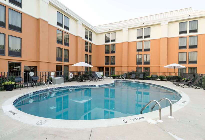 فندق Comfort Inn & Suites Newark  Wilmington