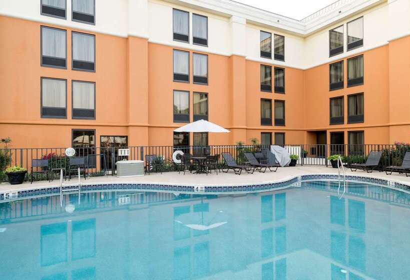 فندق Comfort Inn & Suites Newark  Wilmington