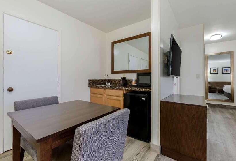 هتل Comfort Suites At Sabino Canyon