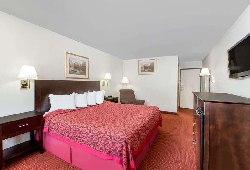 هتل Days Inn & Suites By Wyndham Des Moines Airport