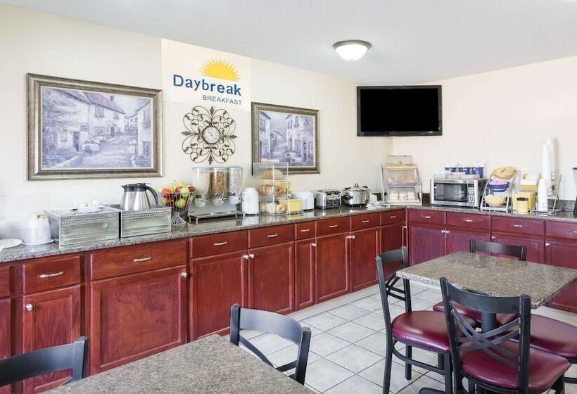 ホテル Days Inn & Suites By Wyndham Des Moines Airport