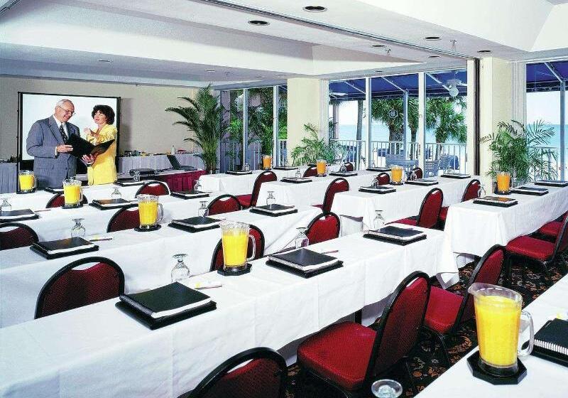 בית מלון כפרי Doubletree Beach Resort By Hilton Tampa Bay   North Redingto