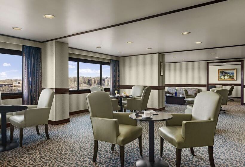 فندق Doubletree By Hilton Fort Lee   George Washington Bridge