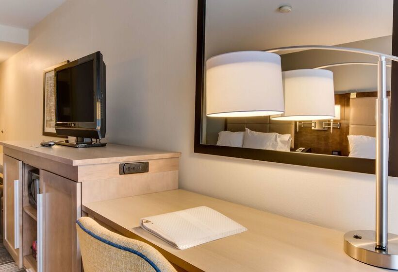 هتل Hampton Inn Bellevue / Nashvillei40 West