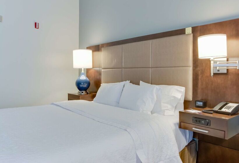 هتل Hampton Inn Bellevue / Nashvillei40 West