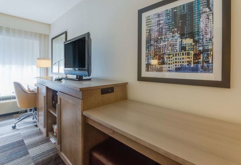 هتل Hampton Inn Bellevue / Nashvillei40 West