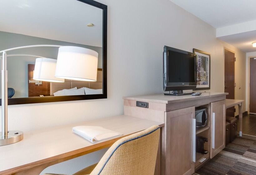 هتل Hampton Inn Bellevue / Nashvillei40 West