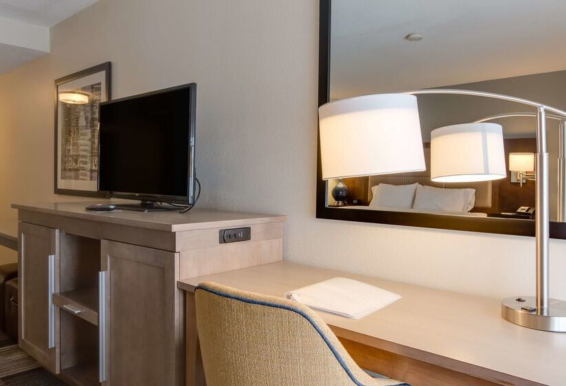 هتل Hampton Inn Bellevue / Nashvillei40 West