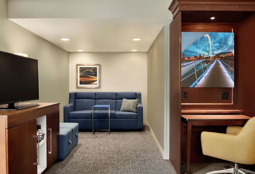 Отель Hampton Inn West Des Moines Lake Drive